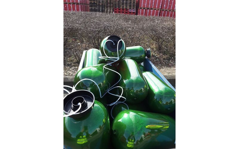 Plastikdunke kan problemfrit tømmes og komprimeres i RUNI SK370