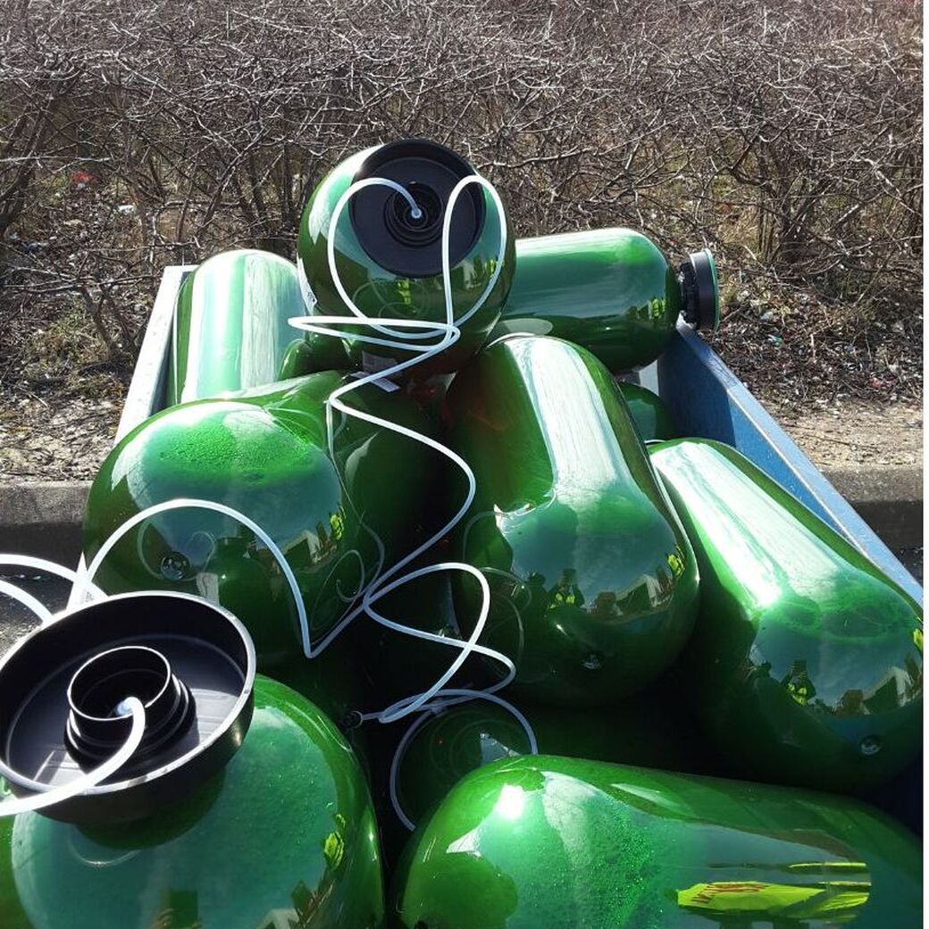 Plastikdunke kan problemfrit tømmes og komprimeres i RUNI SK370