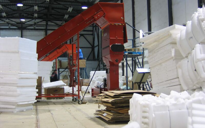 Komprimering af EPP, foam compactor, foam compacting, heavy duty compactor, compacting, EPE, foam board recycling, komprimation, sneglekomprimator, komprimatiorer, compress machine 