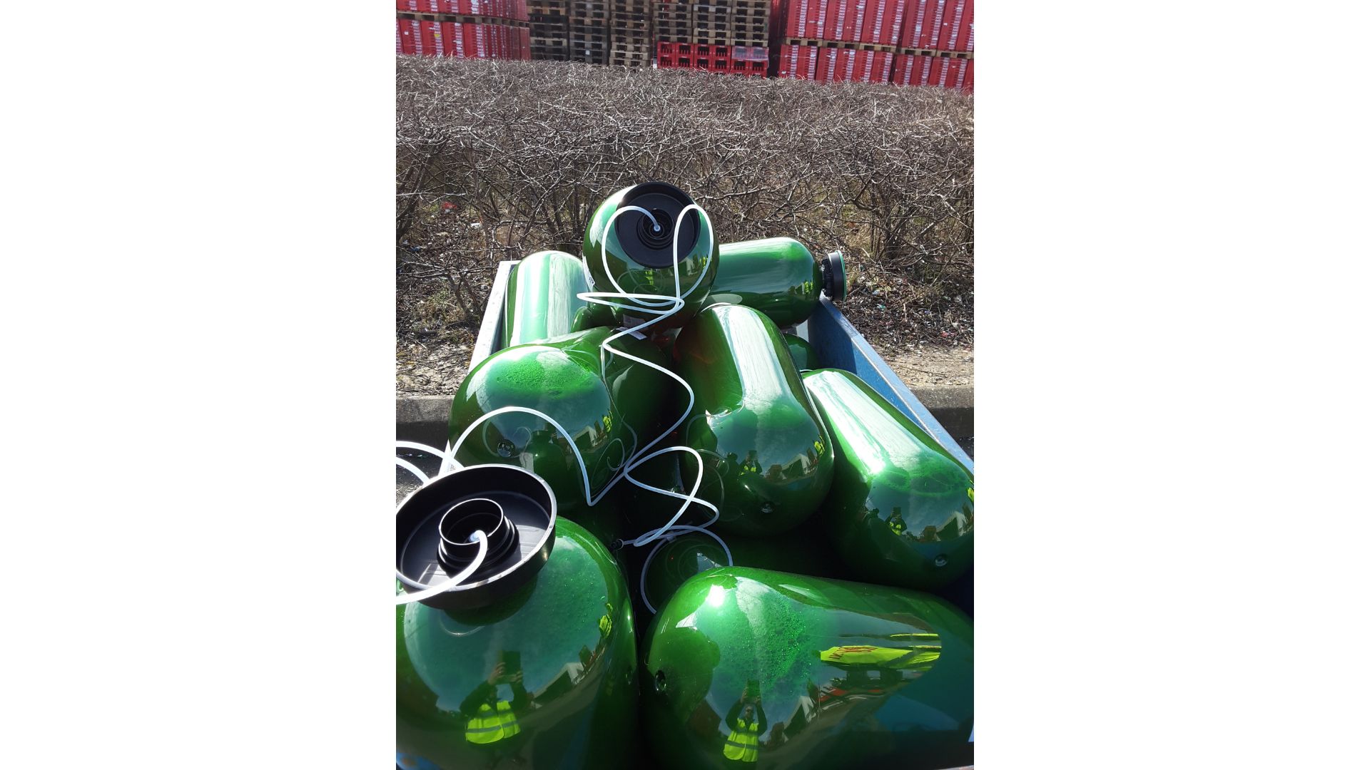 Plastikdunke kan problemfrit tømmes og komprimeres i RUNI SK370