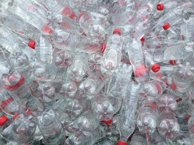 Komprimering af PET, genanvendelse af plast, komprimator, komprimatorer, plast genanvendelse, genanvende plastik, genanvendelse af plastik, affaldskomprimator, stationær komprimator, pet flasker genanvendelse, komprimering af affald, compacting, compacting machine, affaldskomprimatorer, plast komprimator, affaldskomprimering