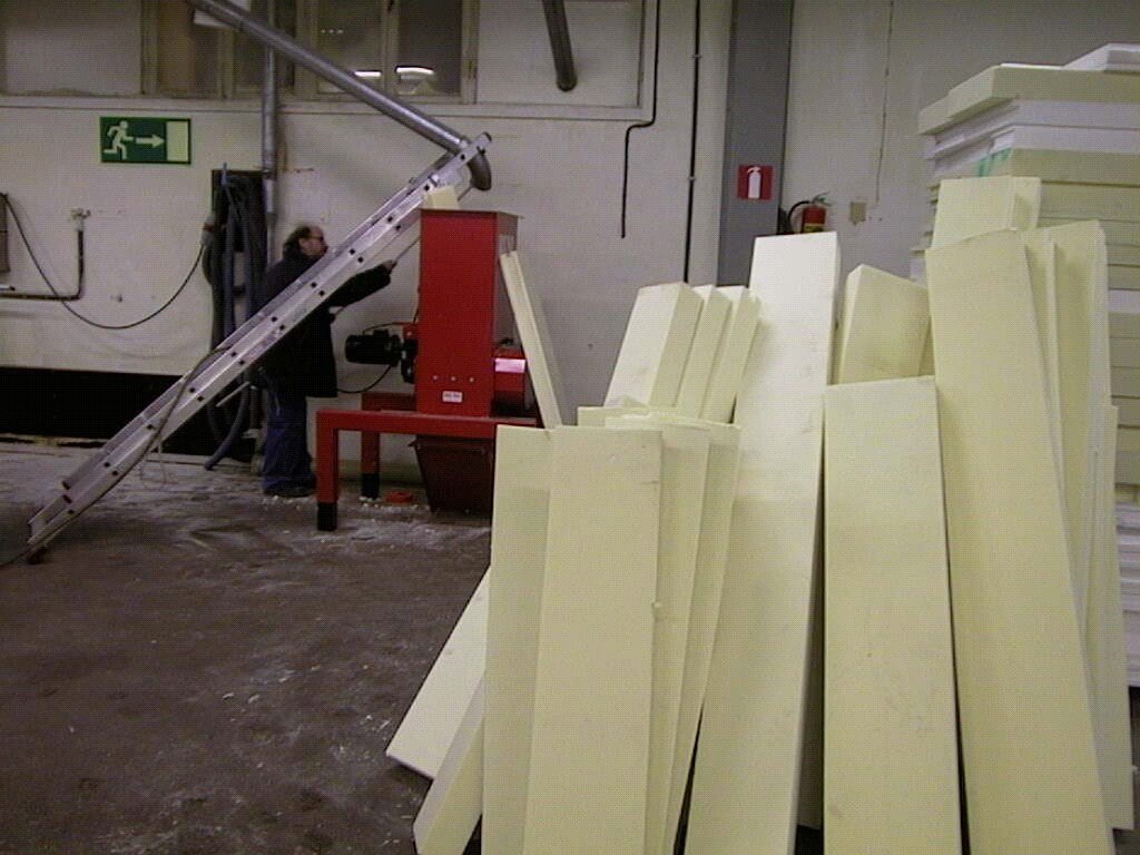 Komprimering af PUR, ATEX, IECEx, komprimator, komprimatorer, affaldskomprimator, stationærkomprimator, komprimering af affald, compacting, genanvendelse, foam board recycling